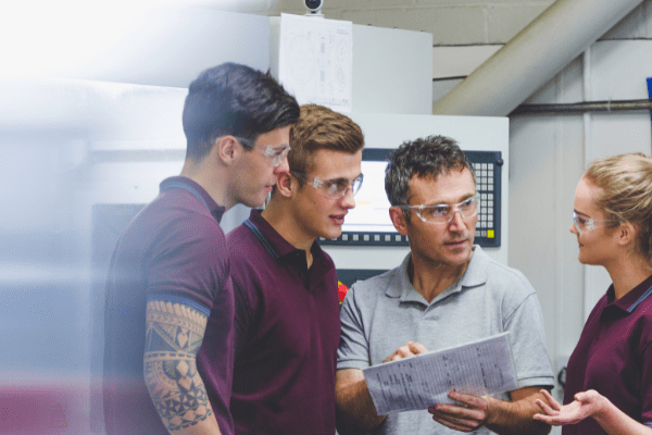 formation apprenti entreprise maitre d'apprentissage formant ses apprentis
